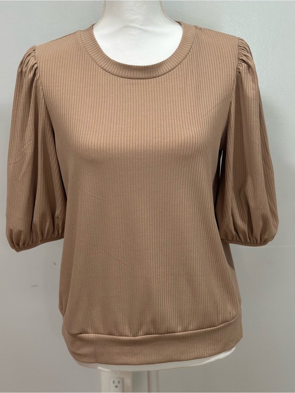 Women’s Ribbed Knit Puff Sleeve Top